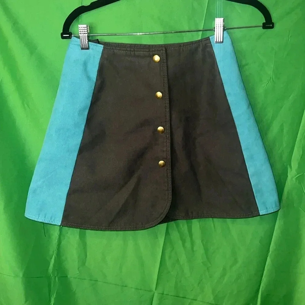Shown to Scale Skirt size Small